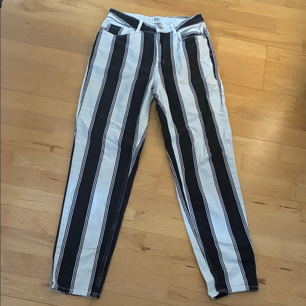 BDG Jeans Black & White Striped MOM size 27 denim Monochrome